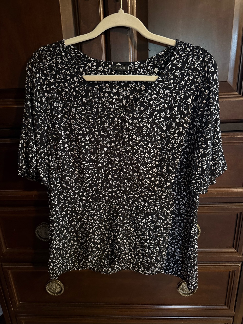 Talbots black and white floral button front top size 10